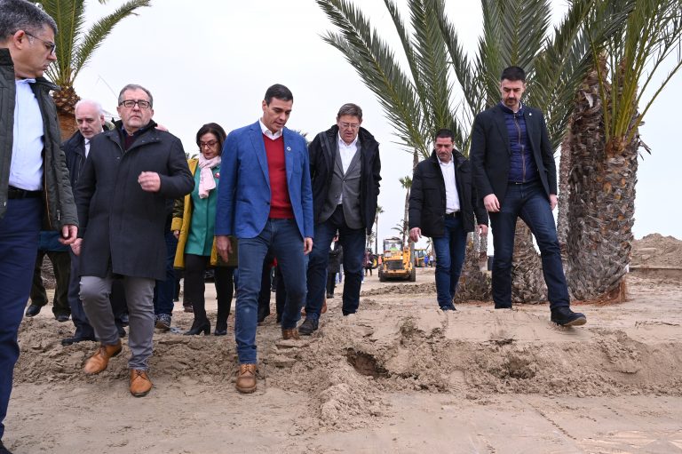 Mientras el Gobierno se preocupa por Gloria, la oposición incita al odio