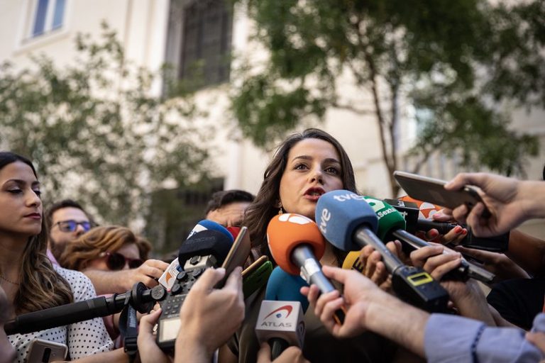 Incultura de Arrimadas al criticar al ministro Castells