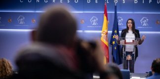 Arrimadas pide a Sánchez aliarse contra el Gobierno de Sánchez