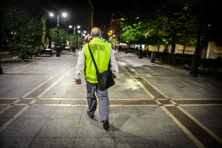 El impagable esfuerzo de los serenos gijoneses durante el coronavirus