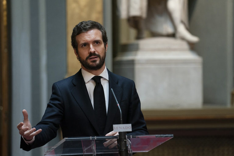 Casado se hunde y miente con la legislación sanitaria