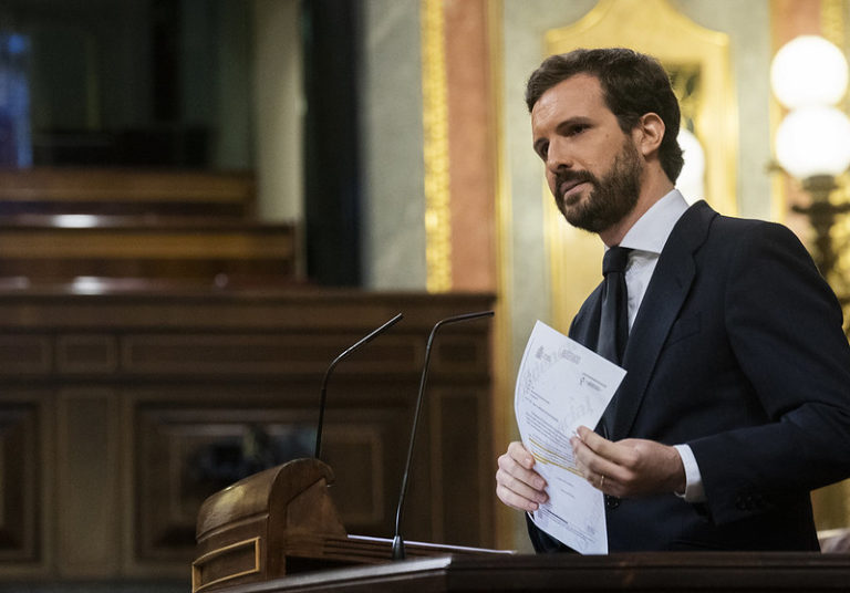 Los mensajes que inhabilitan a Casado para ejercer la política