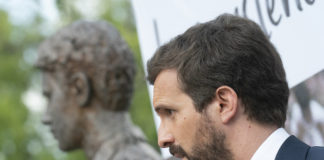 Algo raro pasa en la cabeza de Casado