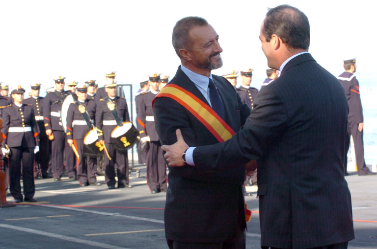 Pérez Reverte llama imbéciles a millones de españoles