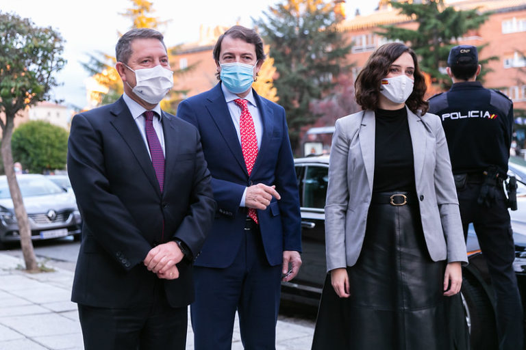 Perimetrar sólo sirve para que la élite política aparente que hace algo