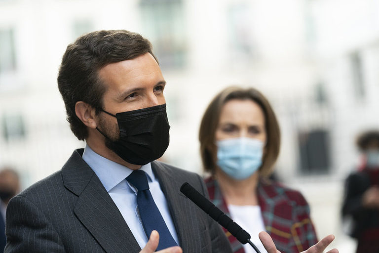 Casado se agarra a lo único que le queda para no caerse