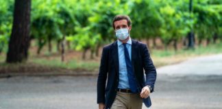 Casado pierde la sonrisa, falsa pero sonrisa