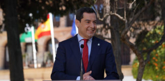 A Moreno Bonilla sólo le queda vestirse de faralaes para ocultar sus errores