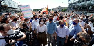 Casado se raja y Ayuso la caga