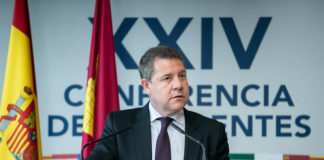 Page sigue, mal que les pese a muchos