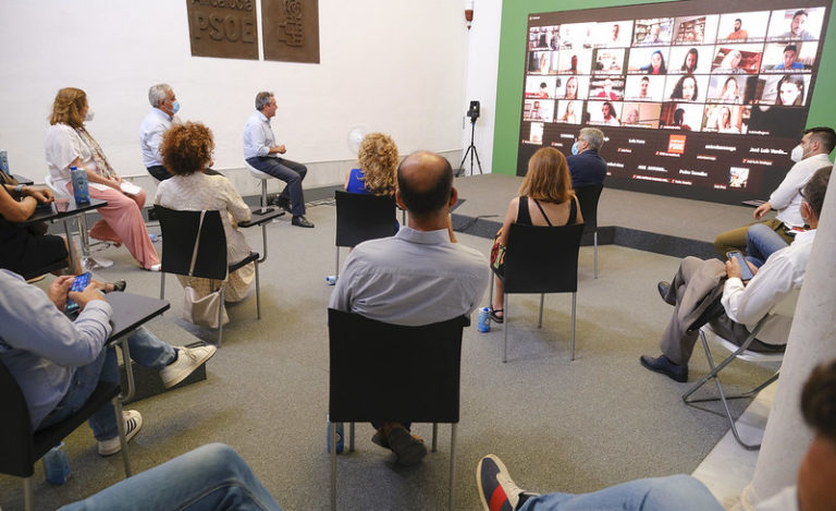 Frenética actividad de Juan Espadas