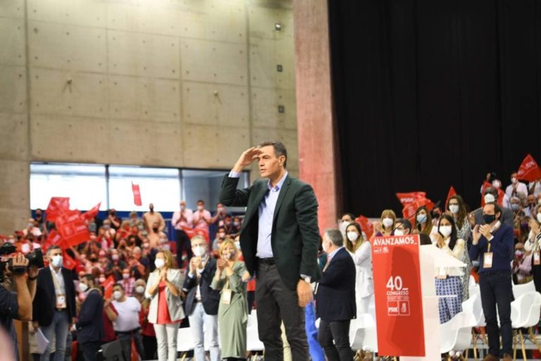Pedro Sánchez claudica ante la socialdemocracia y se olvida del socialismo