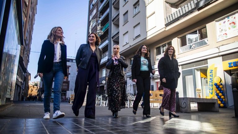 5 mujeres, nada de feminismo