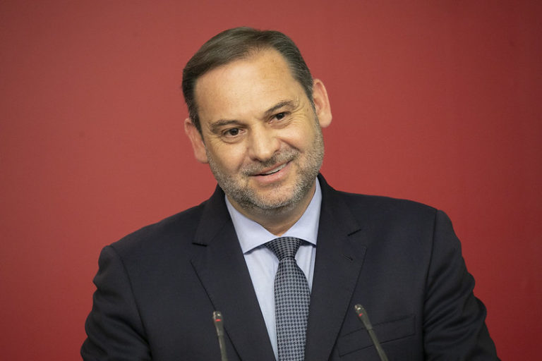 Fuego amigo contra  José Luis Ábalos o ¿quién le ha traicionado?