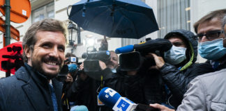 Casado ¿es así de mentecato o se lo hace?