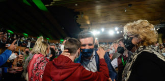 Es tan corto y gafe que le pasan esas cosas