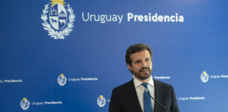 Casado haciendo el ridículo en América… otra vez