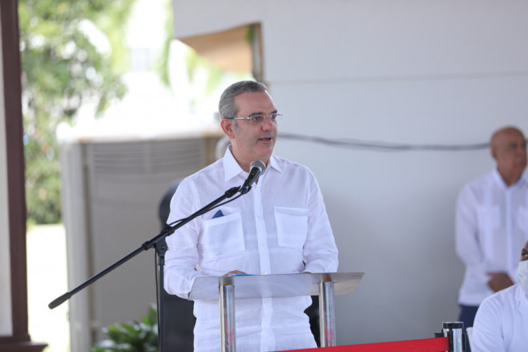 Luis Abinader se convierte en el líder político mejor valorado del mundo