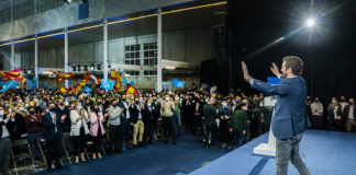 Abascal coge de las partes blandas a Casado