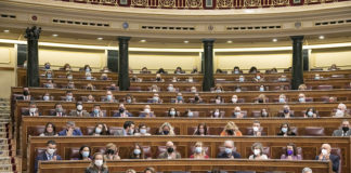 Sánchez se hunde solo