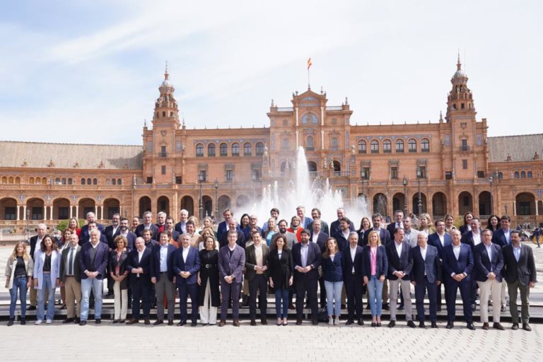 Periodistas cuentan el Congreso del PP según los intereses de quien les paga