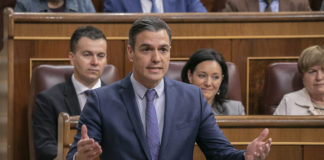 La palabra de Sánchez es papel mojado y la cabeza de Robles gratis