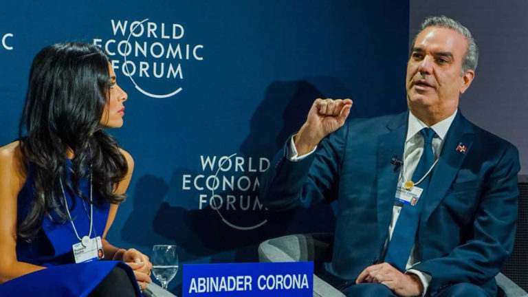 Davos aplaude la política en materia de turismo del Gobierno de Luis Abinader