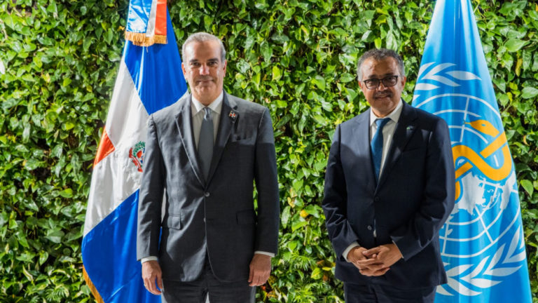 El director general de la OMS, Tedros Adhanom Ghebreyesus, elogia al presidente Luis Abinader por la gestión de la pandemia en República Dominicana