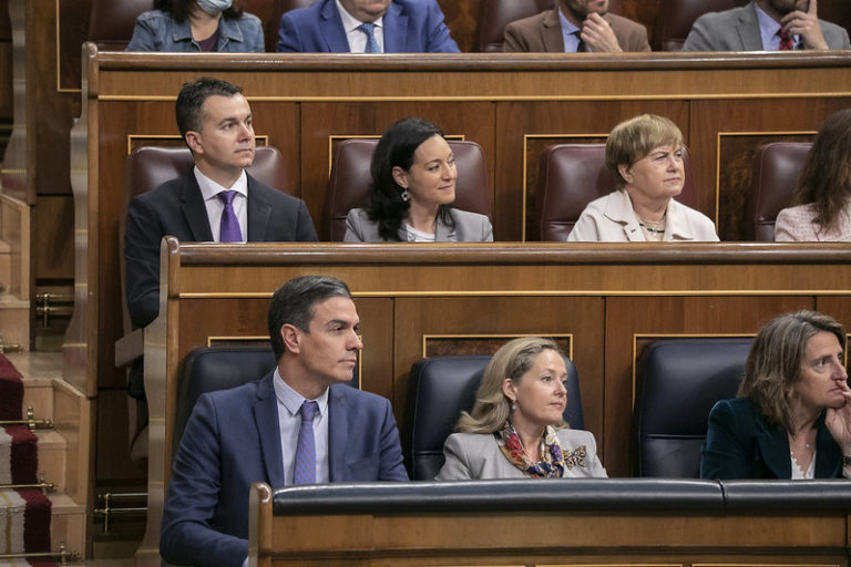 Todo el mundo se pregunta: “¿Quién asesora a Sánchez?”