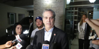 El presidente Abinader y su esposa visitan a la familia Jorge Villegas en solidaridad por el asesinato del ministro de Medio Ambiente Orlando Jorge Mera