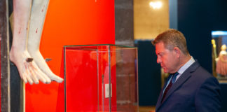 Sólo Page hace un amago de crítica a Sánchez