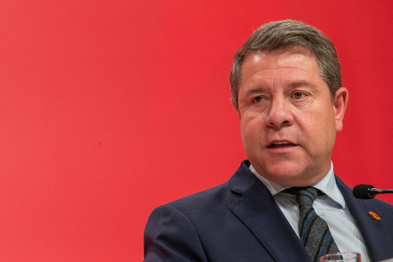 Un Sánchez crecido quiere cargarse a García-Page