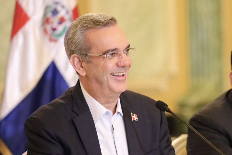 Luis Abinader sigue conquistando reconocimientos en el ámbito internacional