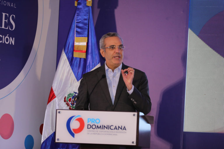 Luis Abinader: Un presidente a prueba de crisis