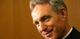 El secretario de Benedicto XVI “cantará la Traviata”