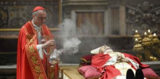 La muerte de Benedicto XVI pretexto para la batalla por el poder