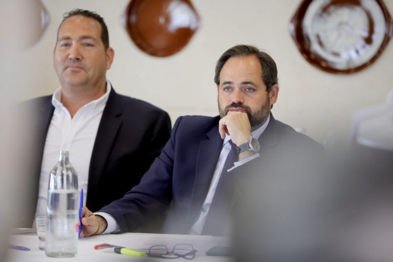 Núñez abre la puerta a Florentino Pérez