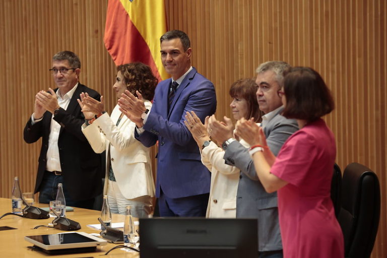 Sánchez comienza mal la campaña si es que quiere ganar