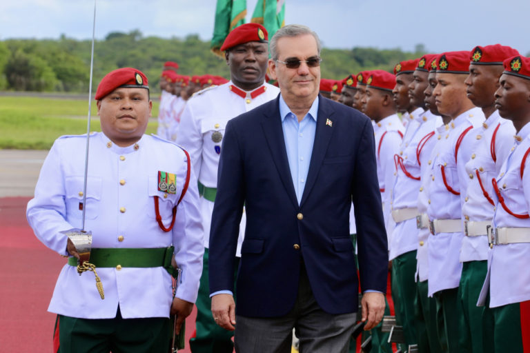 El presidente Luis Abinader realiza un viaje histórico a Guyana que incluirá un encuentro con la diáspora dominicana