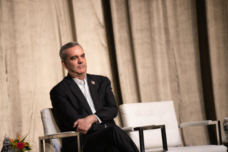 Luis Abinader o cómo las decisiones acertadas convierten al político en estadista