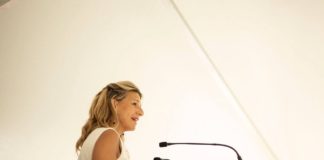 Esperando que las ministras enseñen las tetas