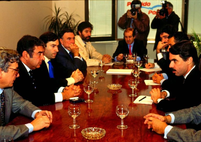 Los medios de comunicación regresan a los años 1990s