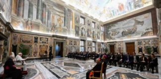 “Tradis” y “progres” peleados por Francisco