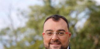 Entregado en fútbol, demagogo en política