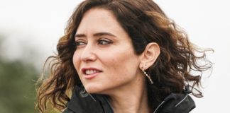 Ayuso redobla sus ataques a los familiares de las víctimas de residencias y arremete contra la oposición: «Siempre las mismas mierdas» Isabel Díaz Ayuso