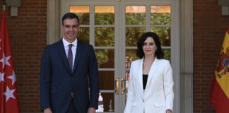 La falsa dicotomía Ayuso-Sánchez: son lo mismo