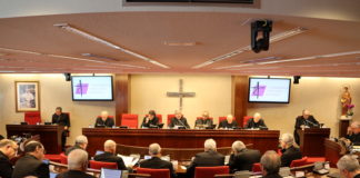 Los obispos cabrean por igual a ultras y anticatólicos