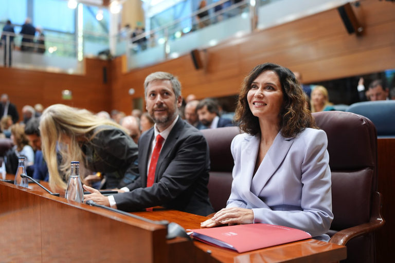Ayuso, quite sus sucias manos del Atleti
